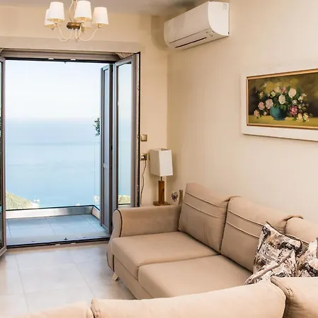 Topaz * Áyios Nikítas