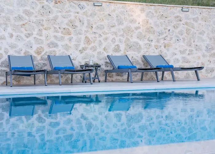 Topaz Áyios Nikítas