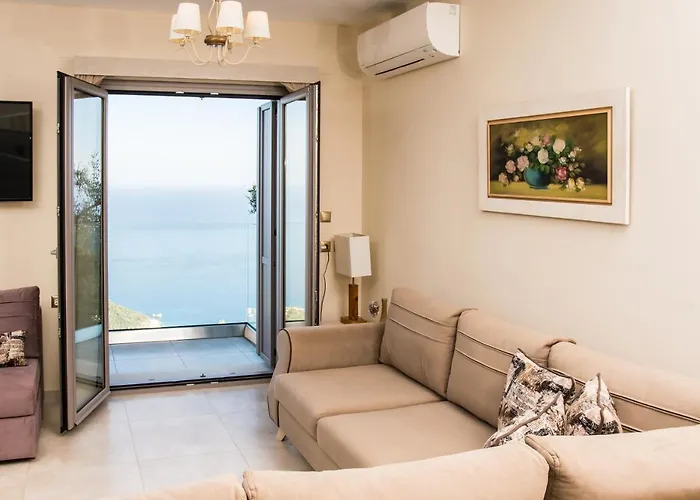 Topaz * Áyios Nikítas