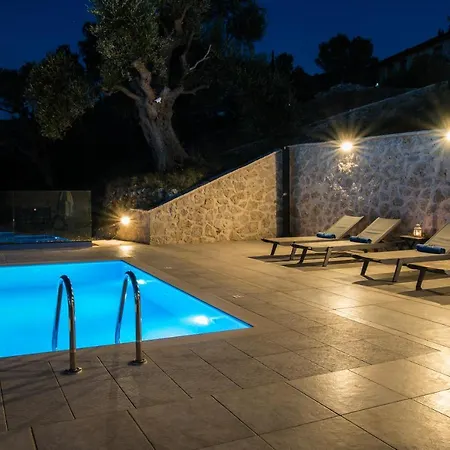 Topaz Áyios Nikítas