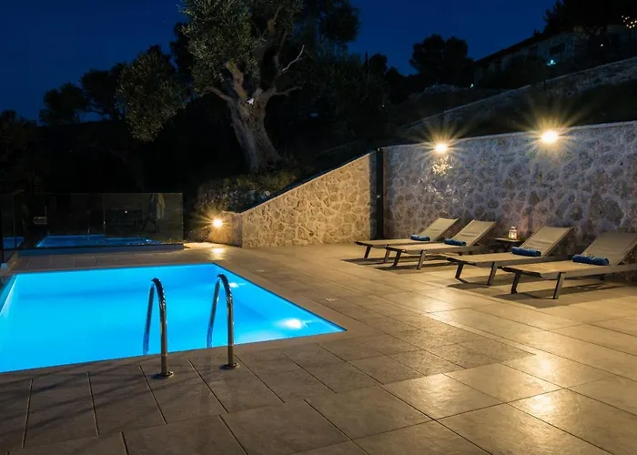 Topaz Áyios Nikítas